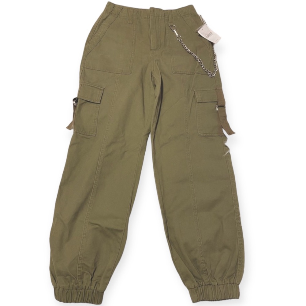 Forever 21 Cargo Olive Green Pants in a Size S.